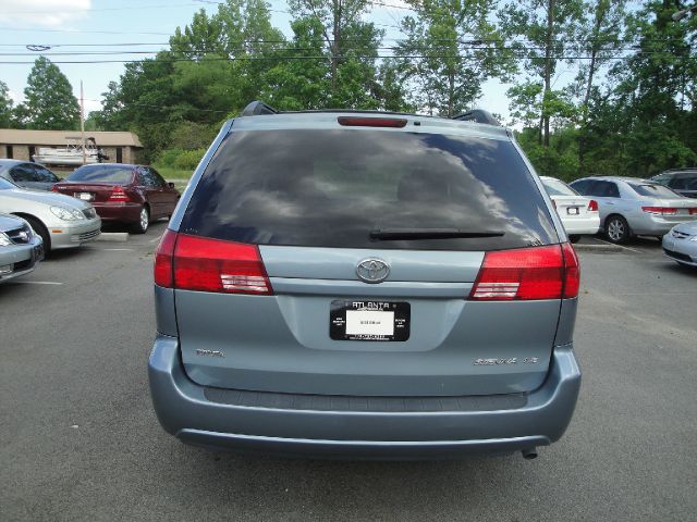 Toyota Sienna 2004 photo 4