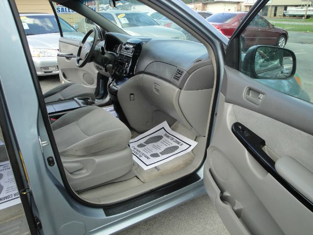 Toyota Sienna 2004 photo 8