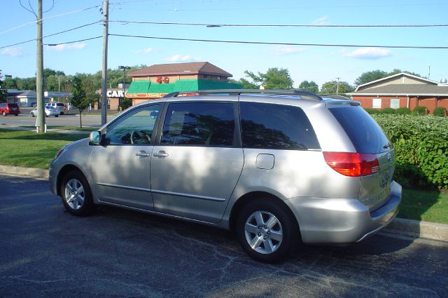 Toyota Sienna 2004 photo 4