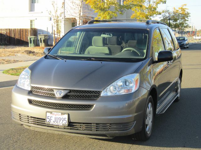 Toyota Sienna 2004 photo 2