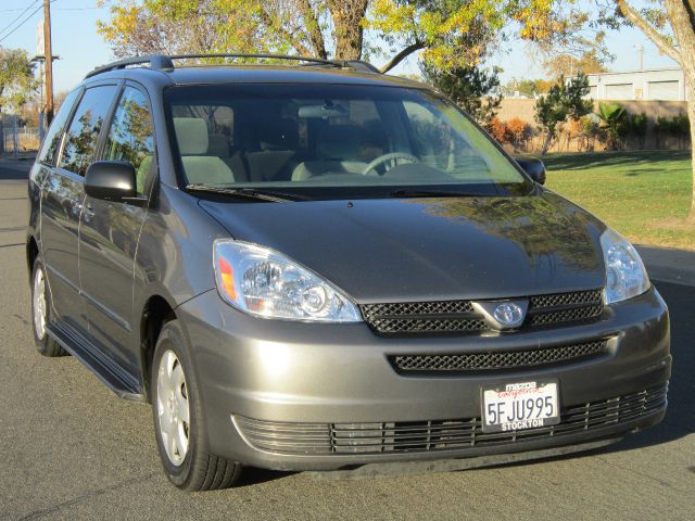 Toyota Sienna 2004 photo 4