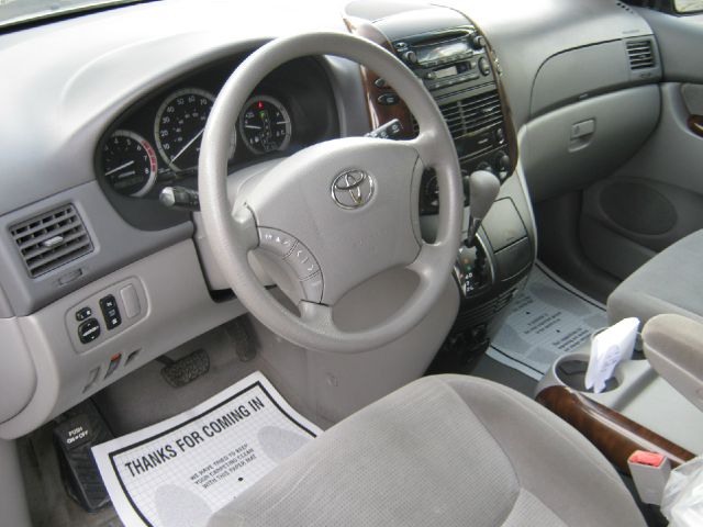 Toyota Sienna 4.6L XLT Sport MiniVan