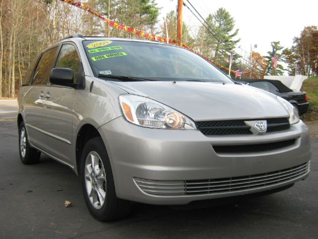 Toyota Sienna 2004 photo 1