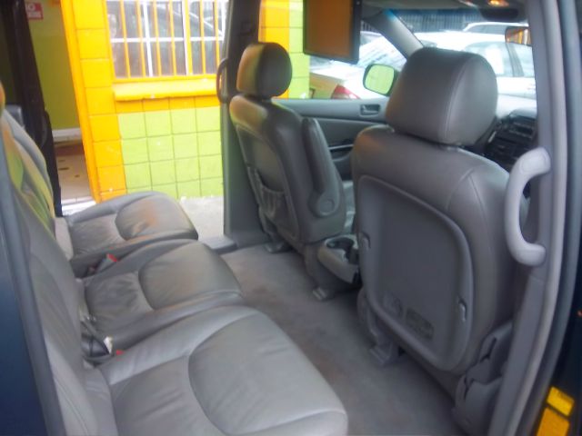 Toyota Sienna 2004 photo 6