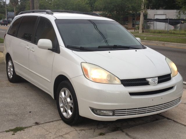 Toyota Sienna 2004 photo 1