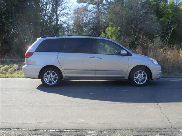 Toyota Sienna 2004 photo 1