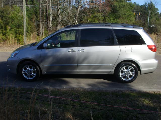 Toyota Sienna 2004 photo 2