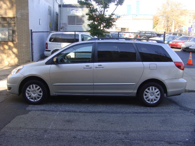 Toyota Sienna 2004 photo 1