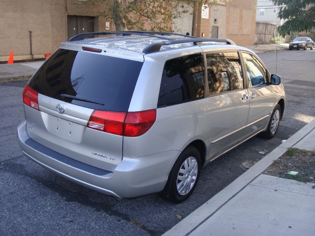 Toyota Sienna 2004 photo 4