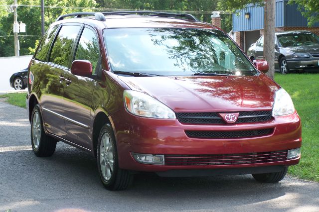 Toyota Sienna 2004 photo 1