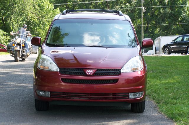 Toyota Sienna 2004 photo 3