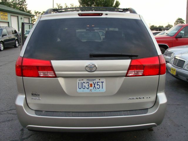 Toyota Sienna 2004 photo 1