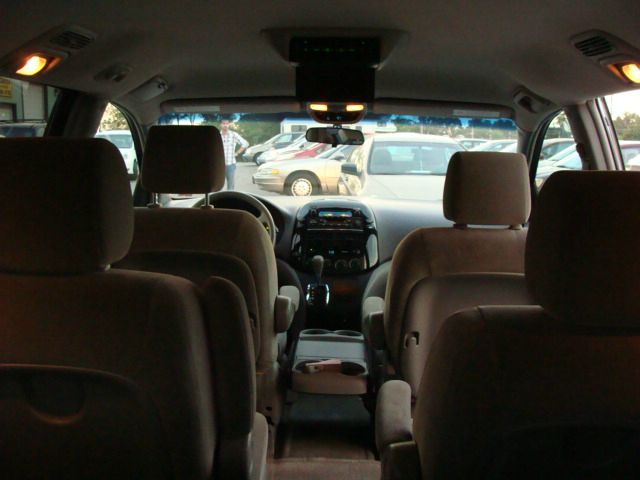 Toyota Sienna 2004 photo 3