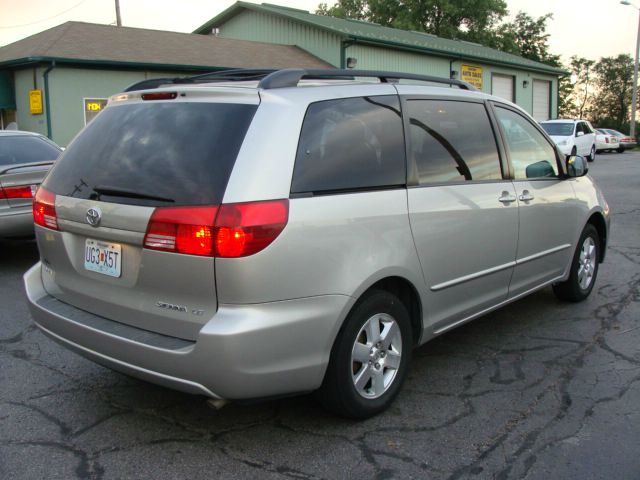 Toyota Sienna 2004 photo 4