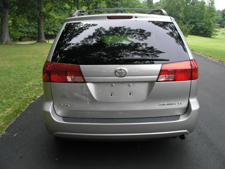 Toyota Sienna 2004 photo 2