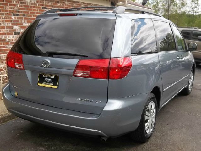 Toyota Sienna 2004 photo 1