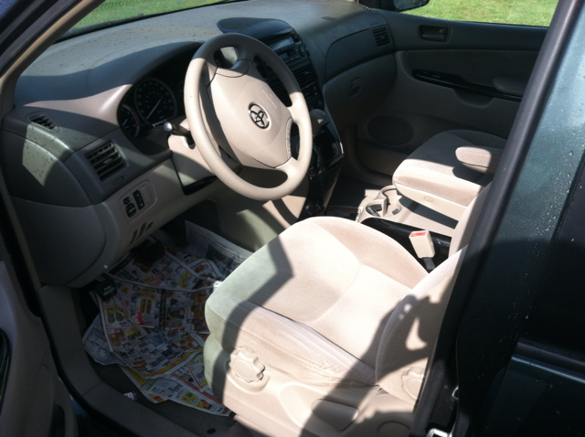 Toyota Sienna 2004 photo 2