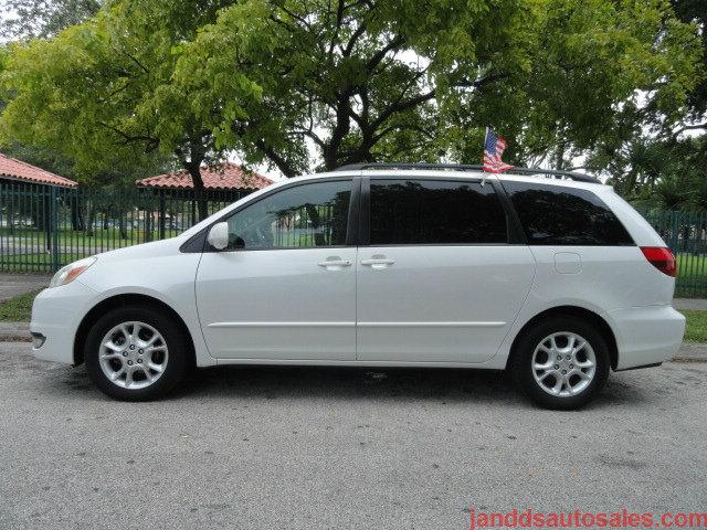 Toyota Sienna 2004 photo 1