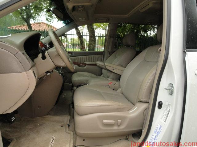 Toyota Sienna 2004 photo 2