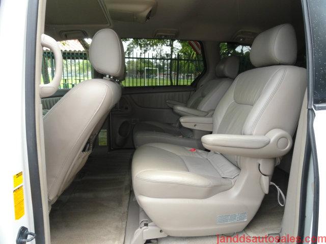 Toyota Sienna 2004 photo 3