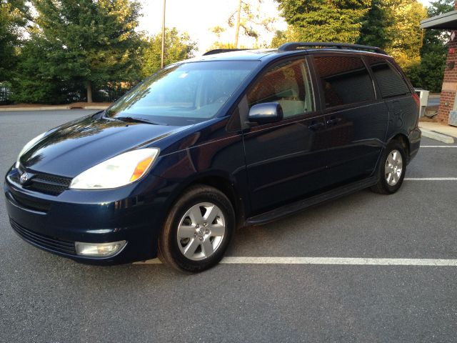 Toyota Sienna 2004 photo 1