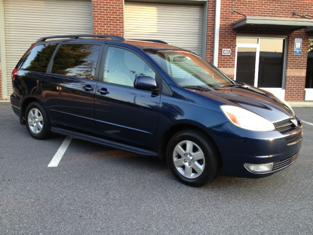 Toyota Sienna 2004 photo 3