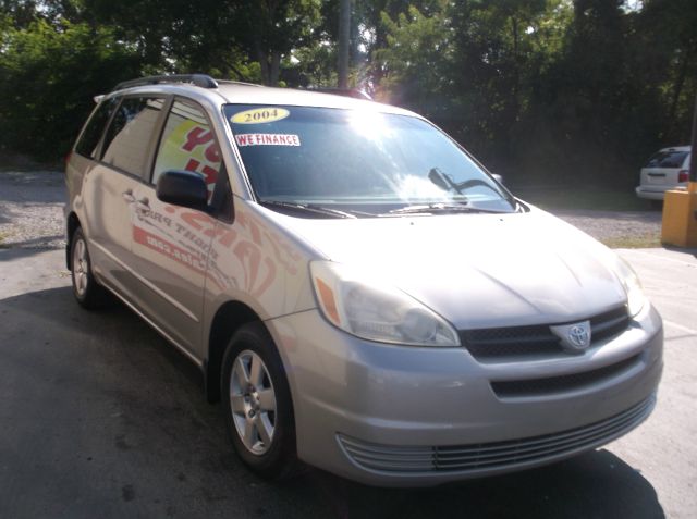 Toyota Sienna Touring - Moonroof MiniVan