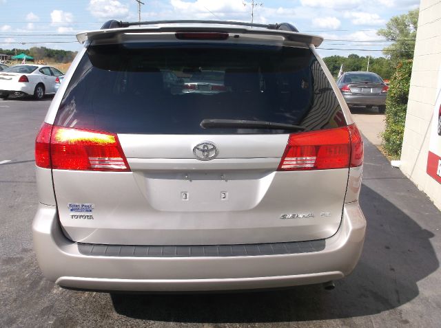 Toyota Sienna 2004 photo 1