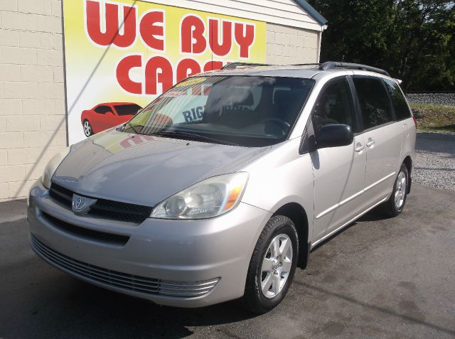 Toyota Sienna 2004 photo 2