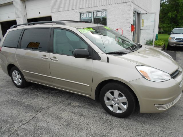 Toyota Sienna 2004 photo 4