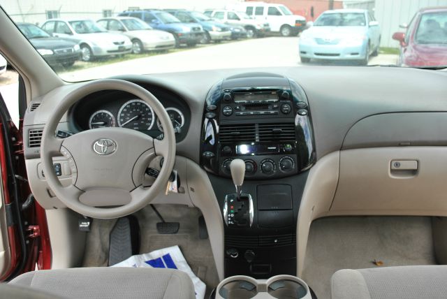 Toyota Sienna 2004 photo 10