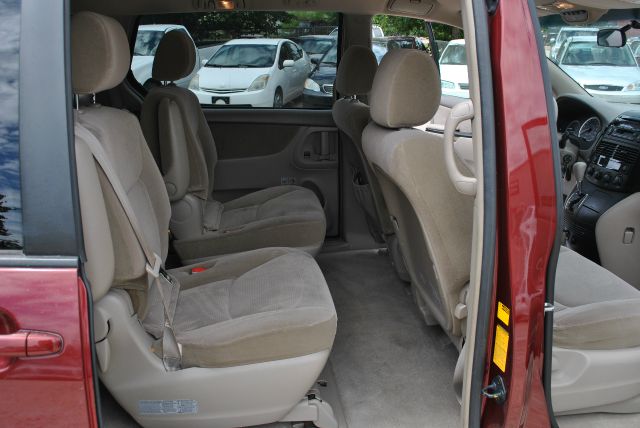 Toyota Sienna 2004 photo 11