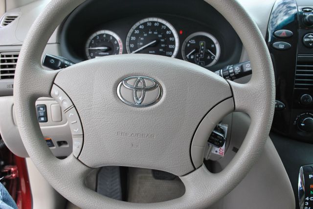 Toyota Sienna 2004 photo 16