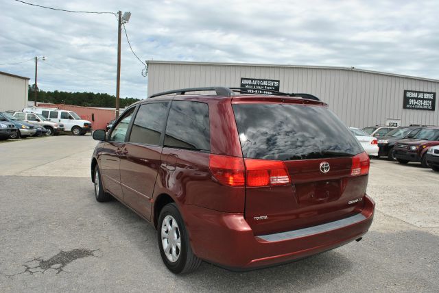 Toyota Sienna 2004 photo 2