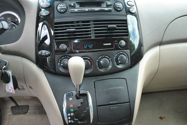 Toyota Sienna 2004 photo 5