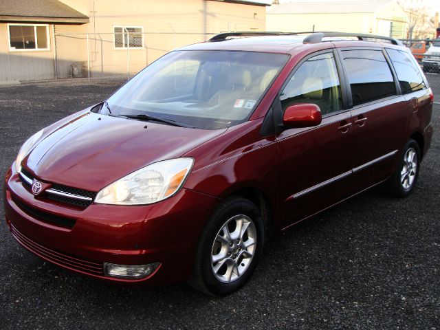 Toyota Sienna 2004 photo 1