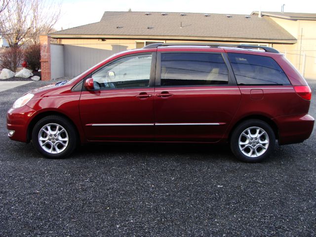 Toyota Sienna 2004 photo 2