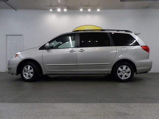 Toyota Sienna 2004 photo 3