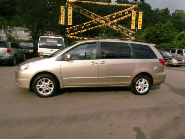 Toyota Sienna 2004 photo 1