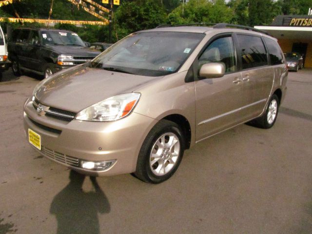 Toyota Sienna 2004 photo 2