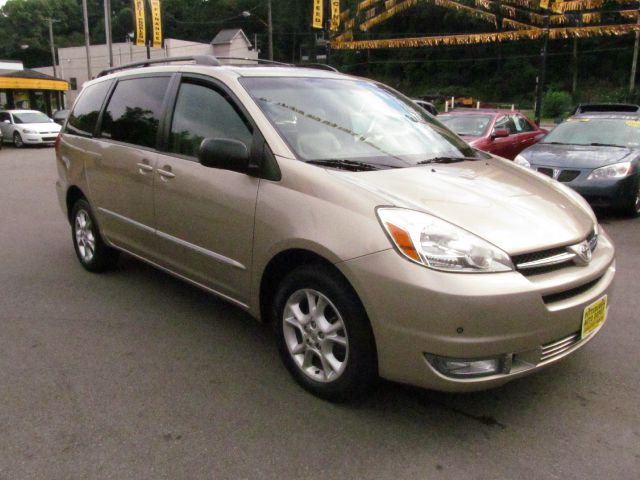 Toyota Sienna 2004 photo 3