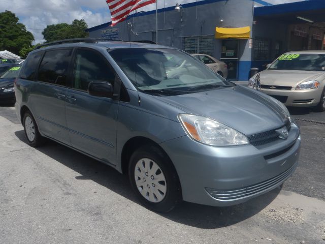 Toyota Sienna 2004 photo 1