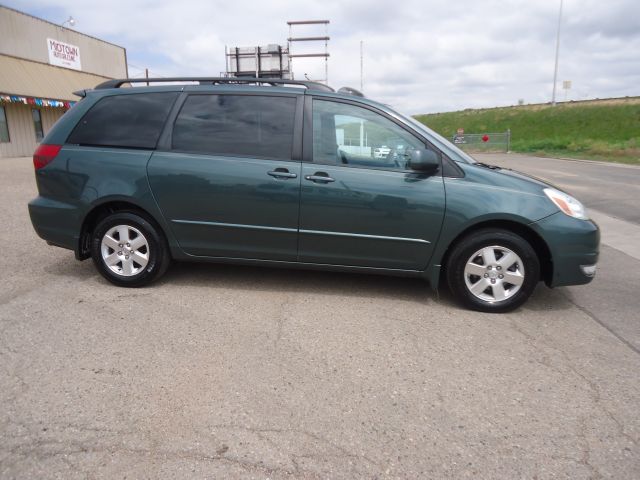 Toyota Sienna 2004 photo 1