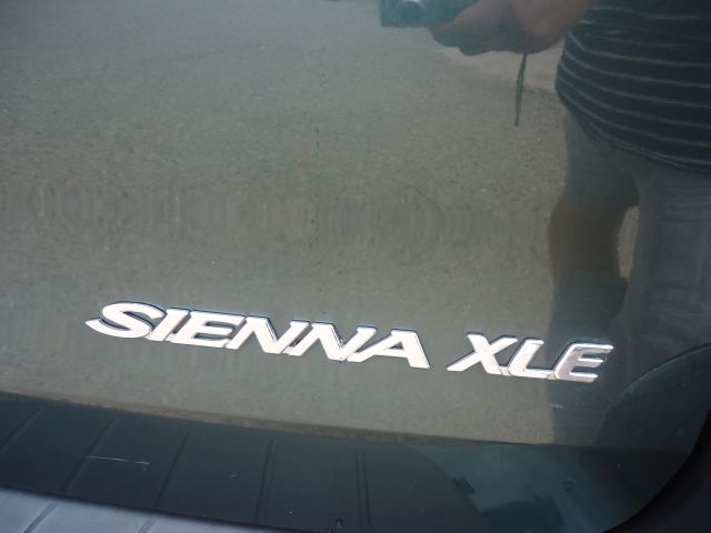 Toyota Sienna 2004 photo 13