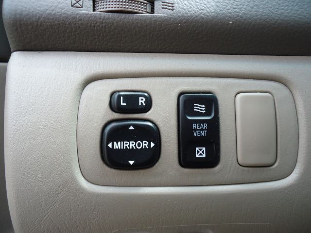 Toyota Sienna 2004 photo 2