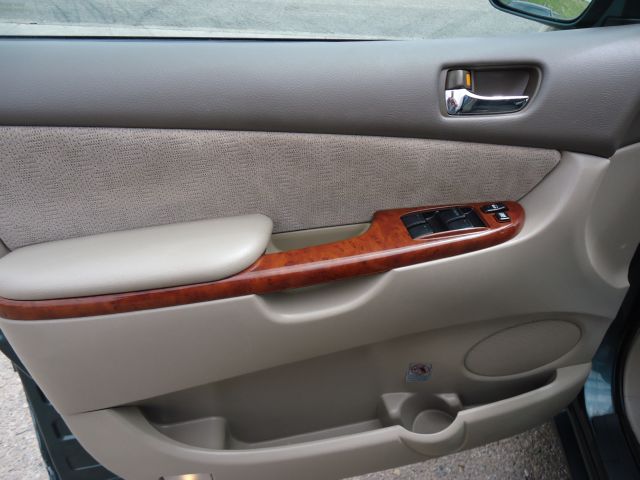 Toyota Sienna 2004 photo 3