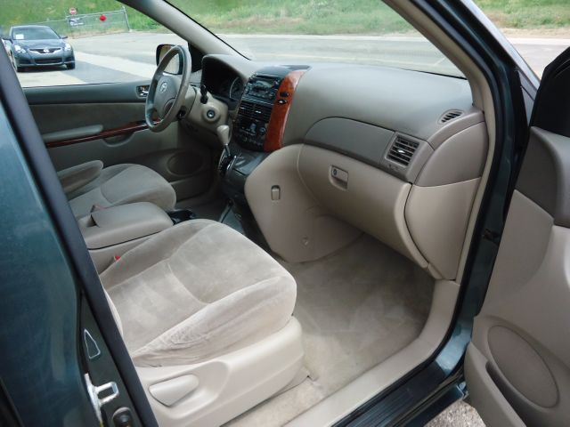 Toyota Sienna 2004 photo 4