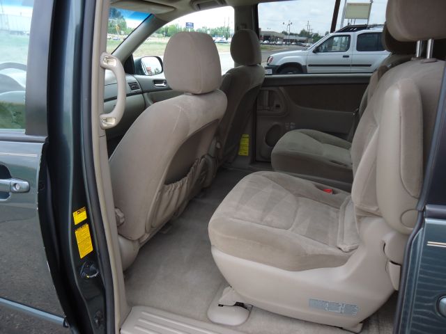 Toyota Sienna 2004 photo 9