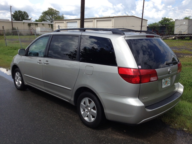 Toyota Sienna 2004 photo 1