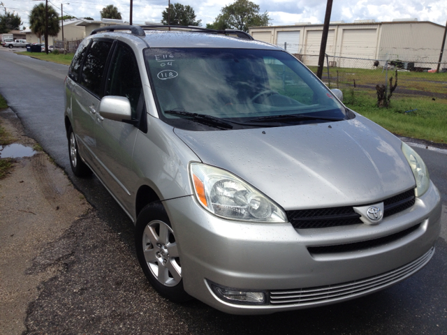 Toyota Sienna 2004 photo 2